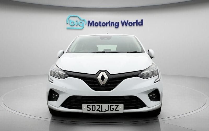 Used Renault Clio V Play 72 HP (52 kW) 2020 White Hatchback