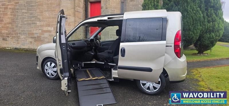 Beige Used 2011 Fiat Doblò Dynamic MPV | £6,950 (Expensive) - Image 1/4