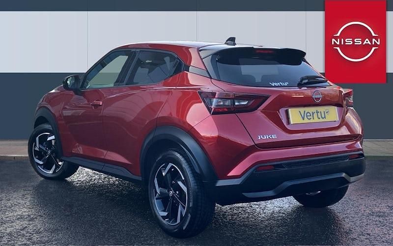 Usado Nissan Juke N-Connecta 114 HP (83 kW) 2023 Vermelho SUV