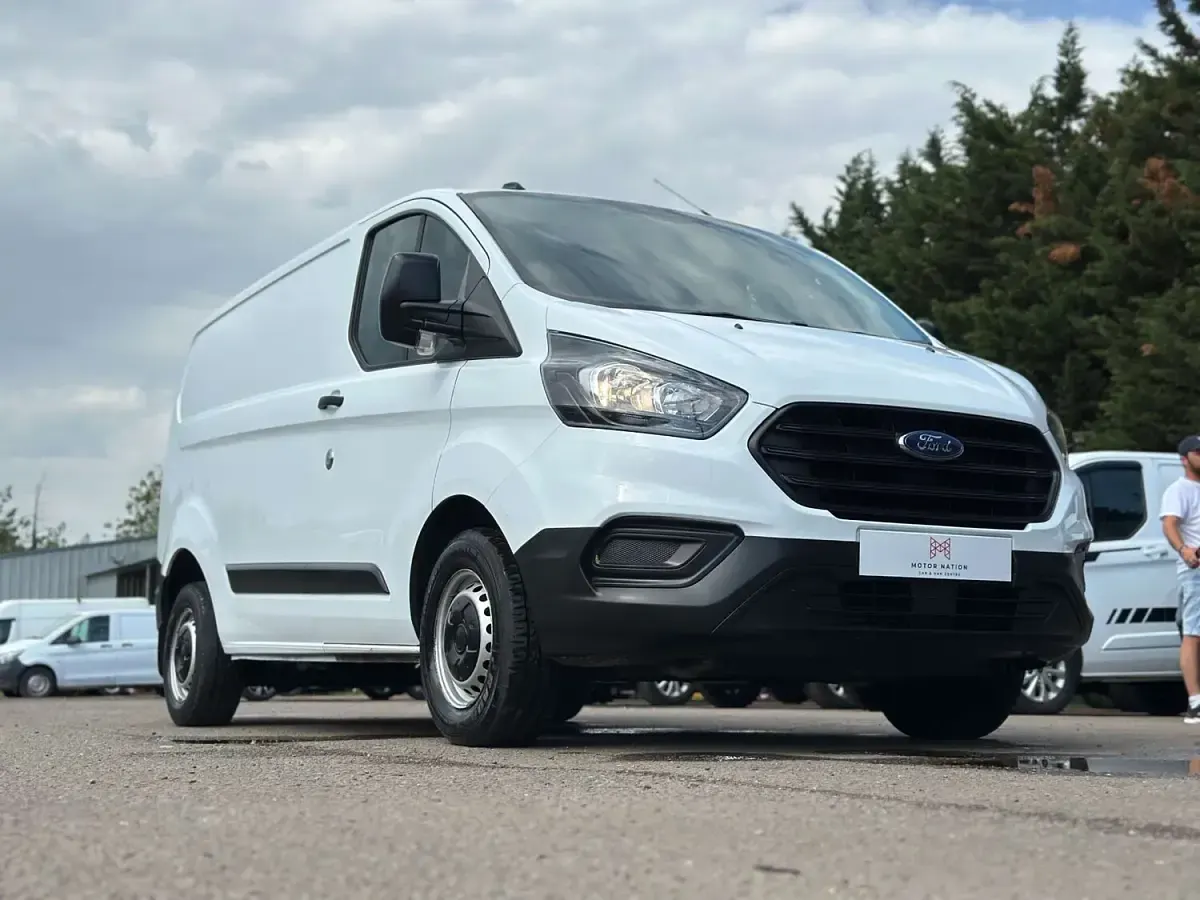 Used Ford Transit Custom S 105 HP (77 kW) 2022 White Van