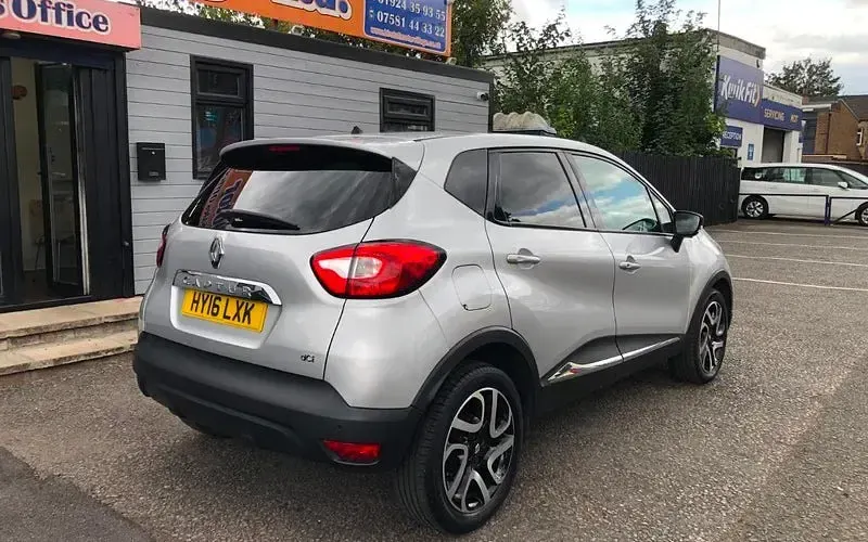 Used Renault Captur Dynamique 110 HP (80 kW) 2016 Silver SUV