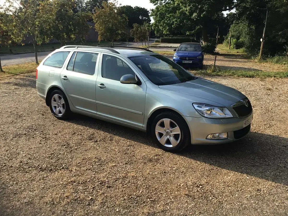Used Skoda Octavia Elegance 122 HP (89 kW) 2012 Green Estate