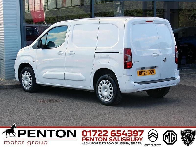 Second-hand Vauxhall Combo S 100 CP (73 kW) 2023 Alb Monovolum