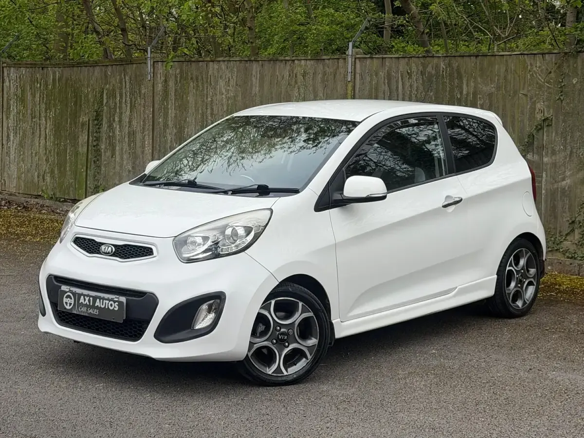 Used Kia Picanto 85 HP (62 kW) 2014 White Hatchback