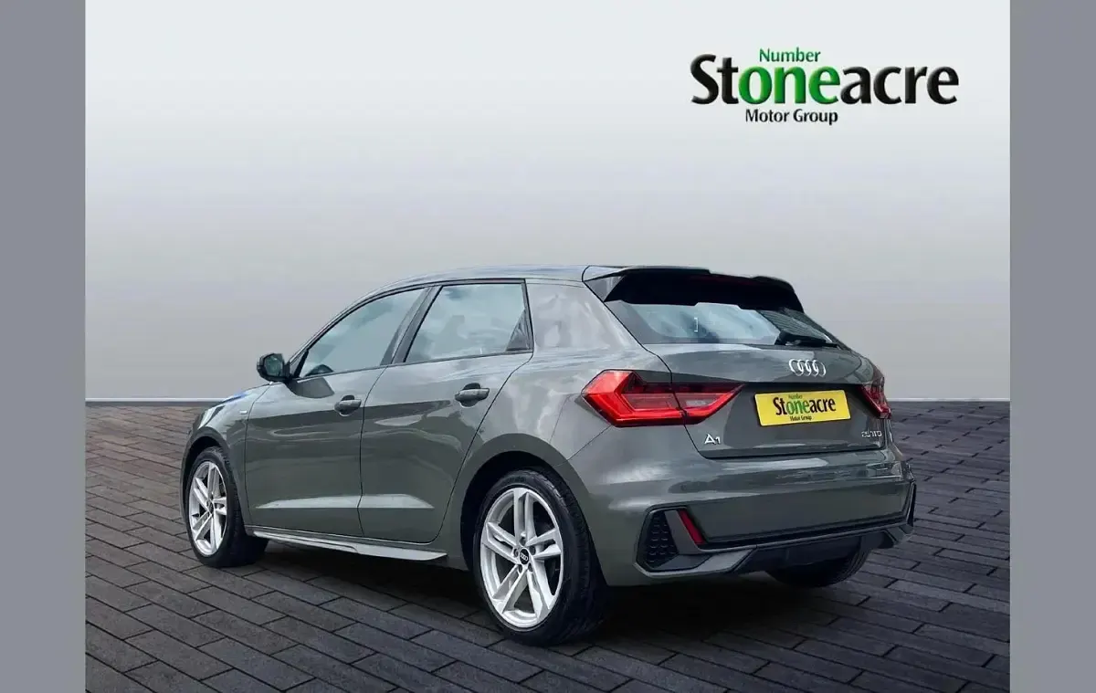 Used BMW 118 M Sport 138 HP (101 kW) 2021 Blue Hatchback