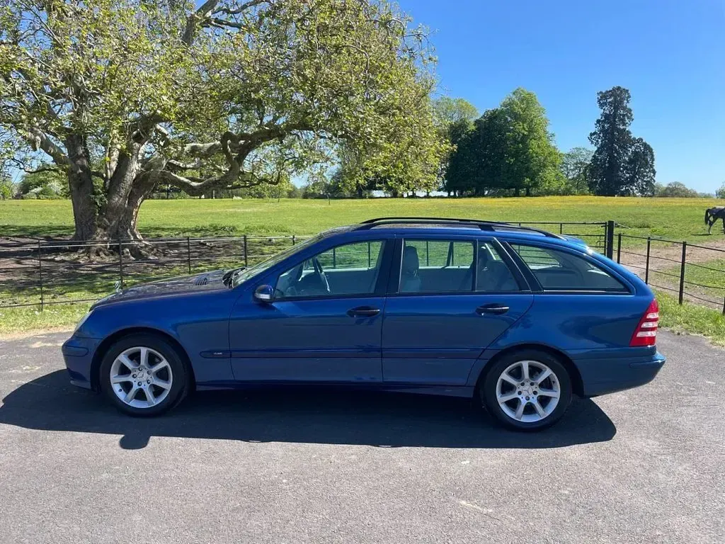 Used Mercedes C220 Classic 150 HP (110 kW) 2006 Blue Estate