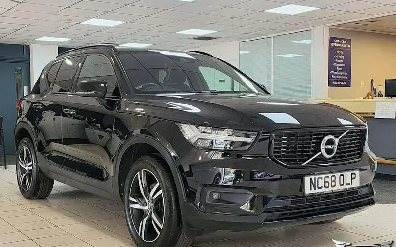 Used Volvo XC40 R-Design 156 HP (114 kW) 2019 Black SUV