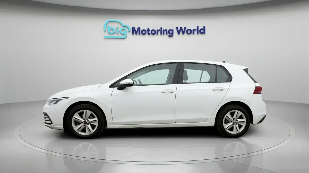 Used VW Golf VII Life 130 HP (95 kW) 2021 White Hatchback