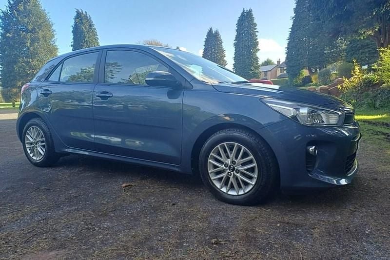 Used Kia Rio 84 HP (61 kW) 2017 Blue Hatchback