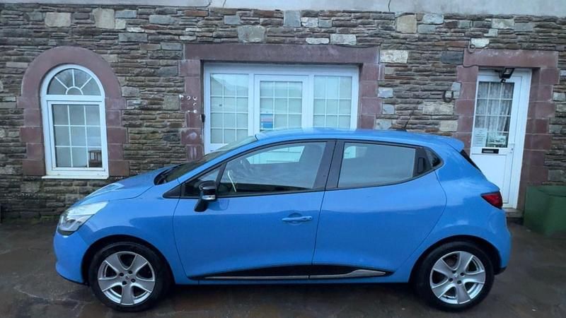 Used Renault Clio IV Dynamique 2014 Blue Hatchback