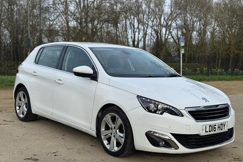Used Peugeot 308 Allure 130 HP (95 kW) 2016 White Hatchback