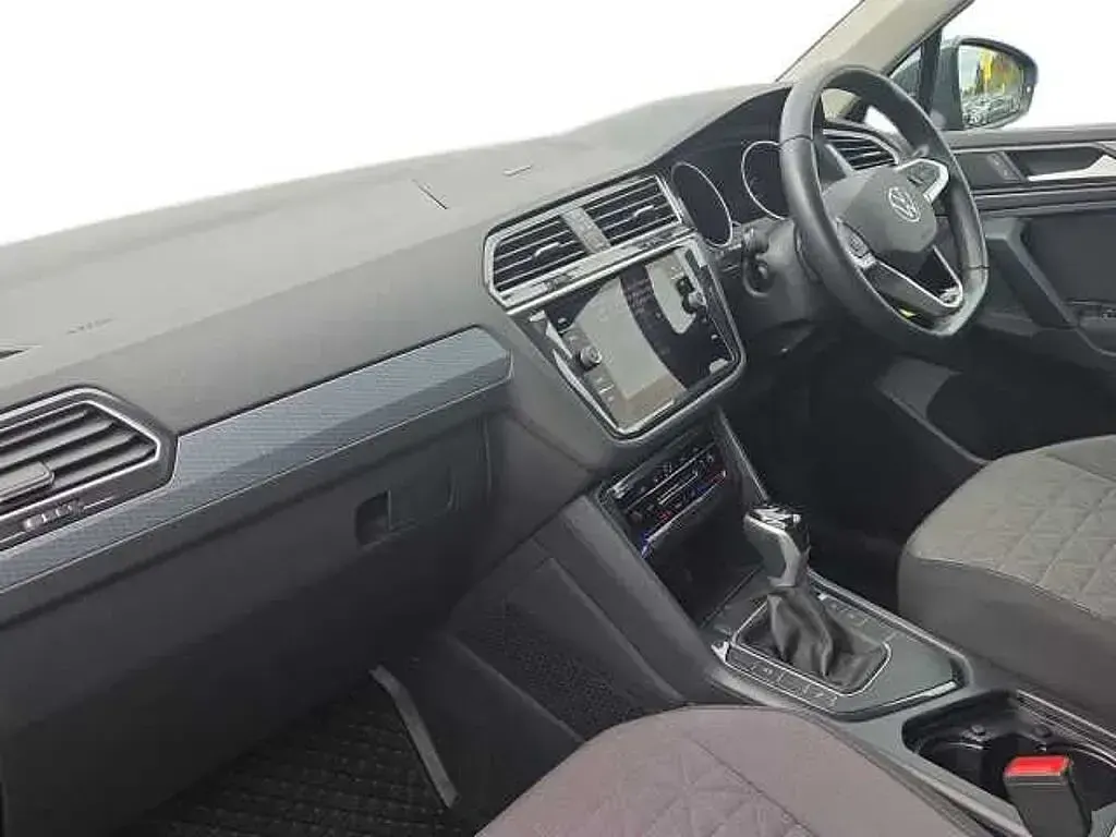 Begagnad VW Tiguan Life 150 HK (110 kW) 2022 Grå SUV