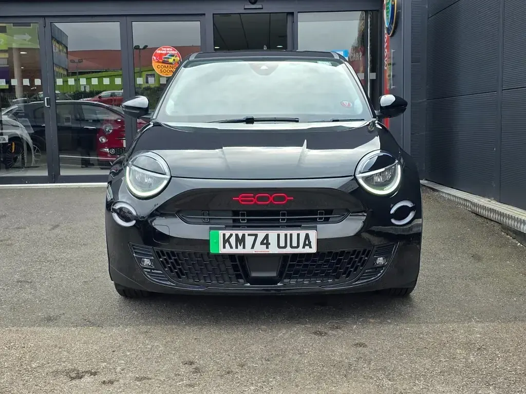 Usado Fiat 600 Red 114 kW (156 HP) 2024 Preto Citadino