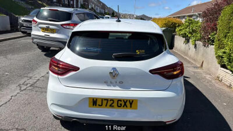 Used Renault Clio V Evolution 2022 White Hatchback
