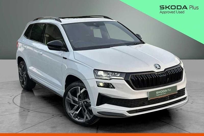 Moon white metallic Used 2025 Skoda Karoq SportLine SUV | £27,250 (Good price) - Image 1/4