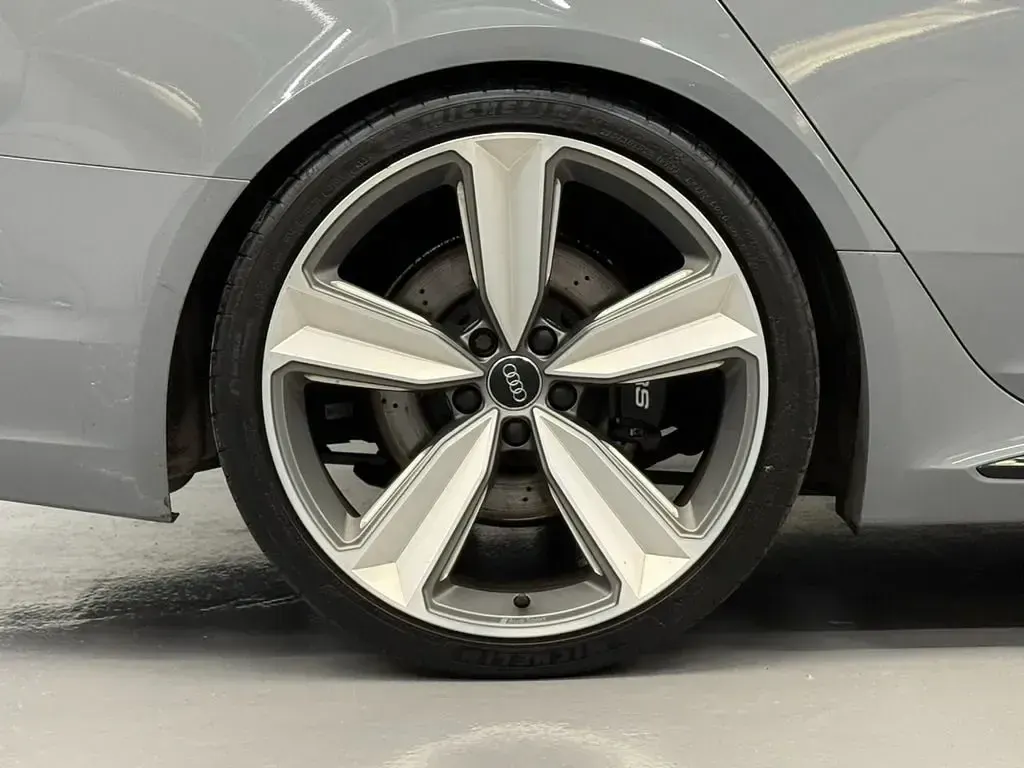 Usado Audi RS4 Sport 450 HP (330 kW) 2019 Cinzento Carrinha
