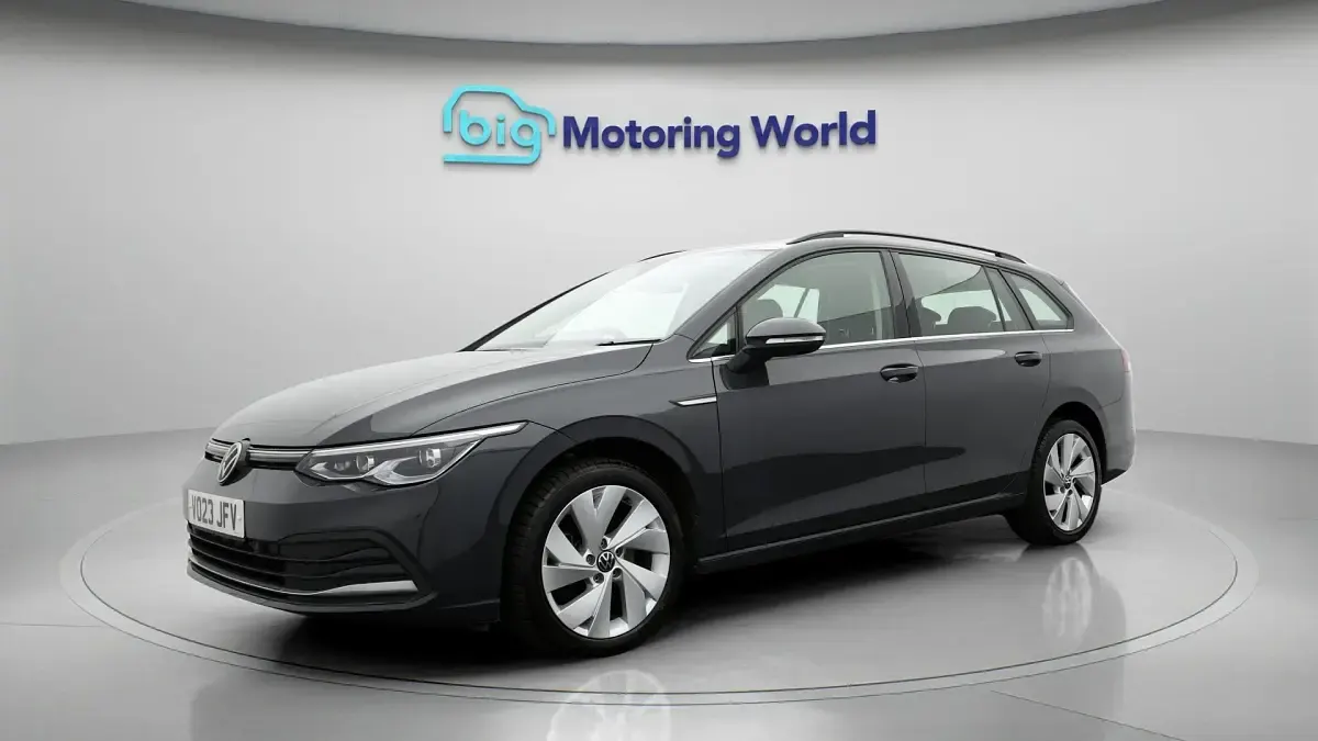 Used VW Golf VIII Style 115 HP (84 kW) 2023 Grey Estate