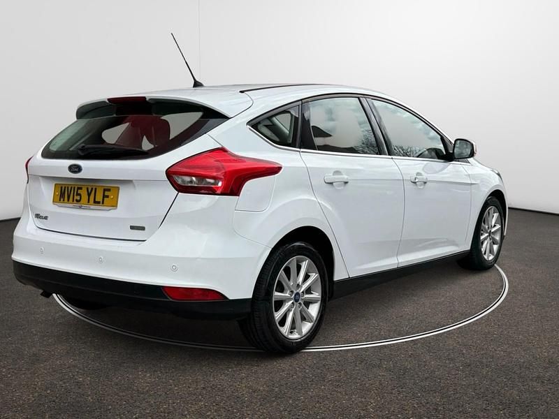 Used Ford Focus Titanium 2015 White Hatchback