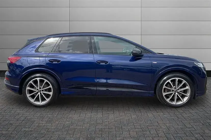 Used Audi Q4 e-tron Comfort 150 kW (204 HP) 2022 Blue SUV