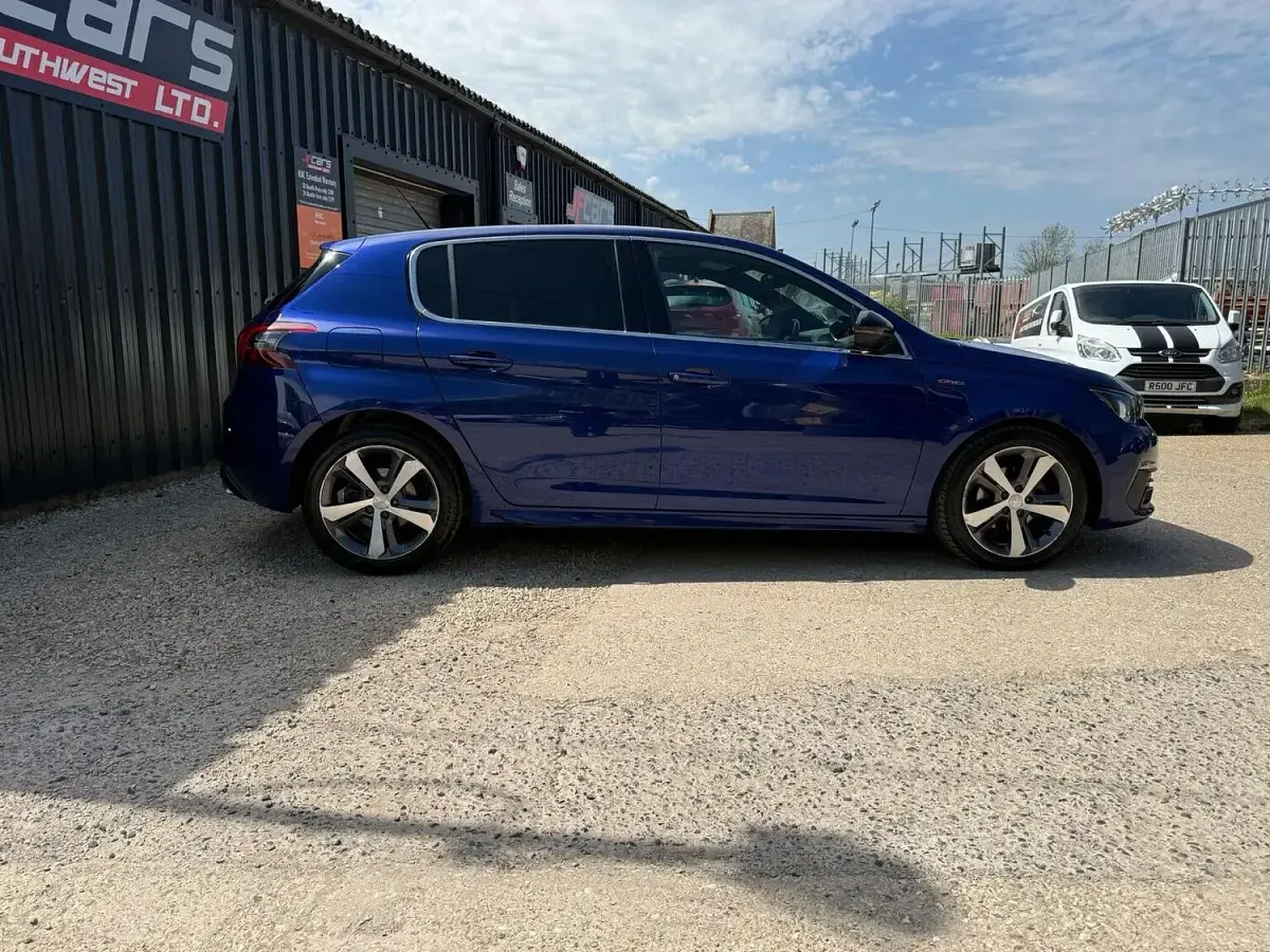 Używany Peugeot 308 GT-line 2020 Niebieski Hatchback