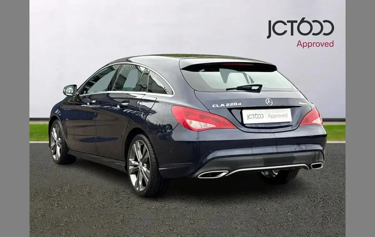 Usado Mercedes CLA220 174 HP (127 kW) 2018 Azul Sedan