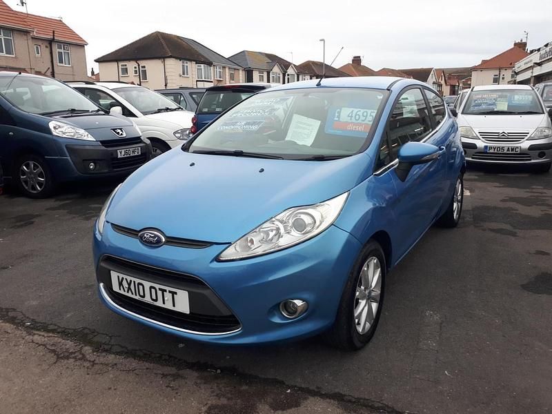 Usado Ford Fiesta Zetec 95 HP (69 kW) 2010 Azul Citadino