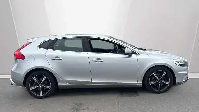 Begagnad Volvo V40 R-Design 121 HK (88 kW) 2016 Silver Halvkombi