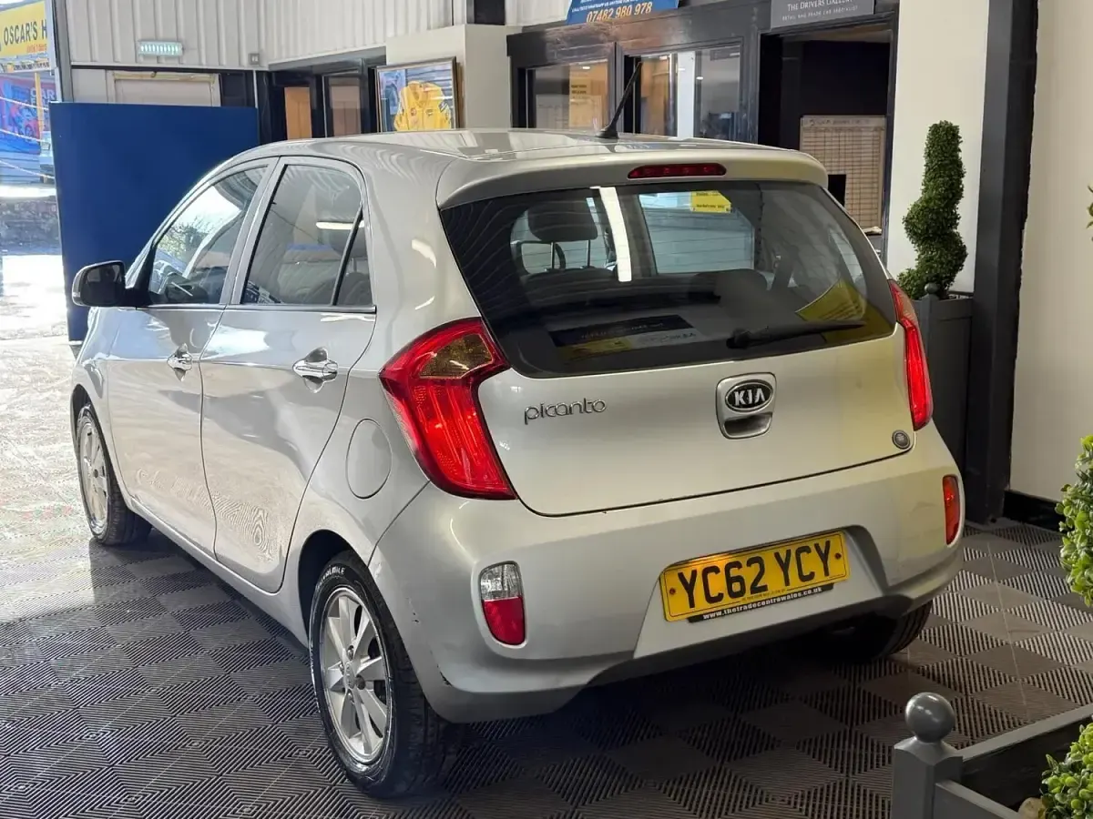 Used Kia Picanto 68 HP (50 kW) 2012 Silver Hatchback