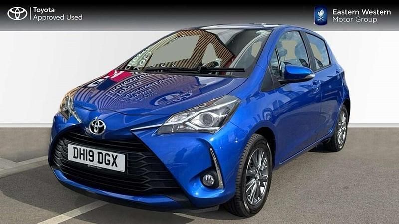 Used Toyota Yaris 109 HP (80 kW) 2019 Blue Hatchback