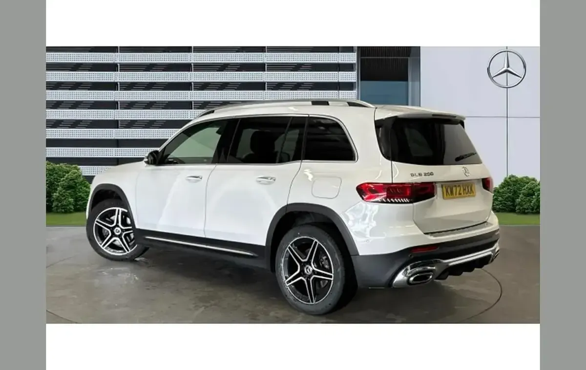 Second-hand Mercedes GLB200 AMG Line Premium 163 CP (119 kW) 2023 Alb SUV
