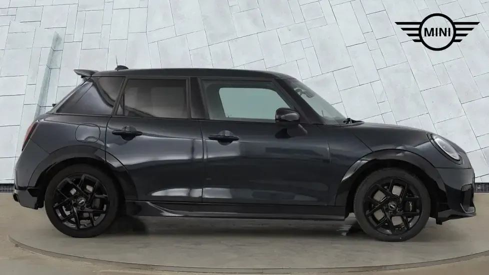Begagnad Mini Cooper Hatch 113 kW (154 HK) 2025 Grå Halvkombi