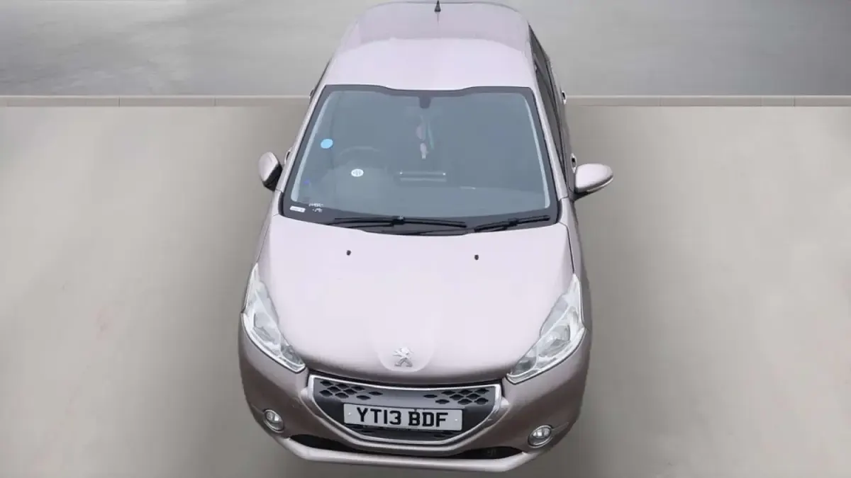Used Peugeot 208 Active 70 HP (51 kW) 2013 Pink Hatchback
