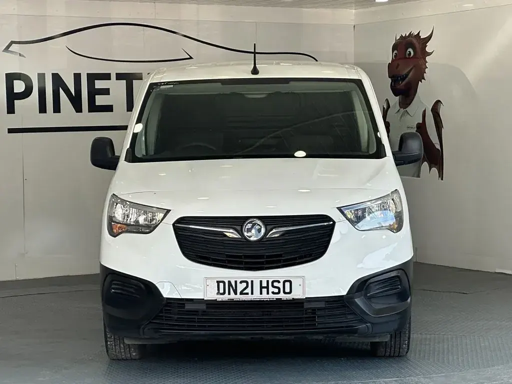Used Vauxhall Combo 100 HP (73 kW) 2021 White MPV