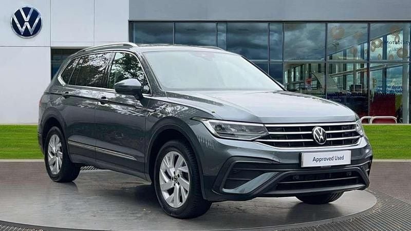 Platinum grey metallic Used 2022 VW Tiguan Allspace Life SUV | £23,710 (Good price) - Image 1/4