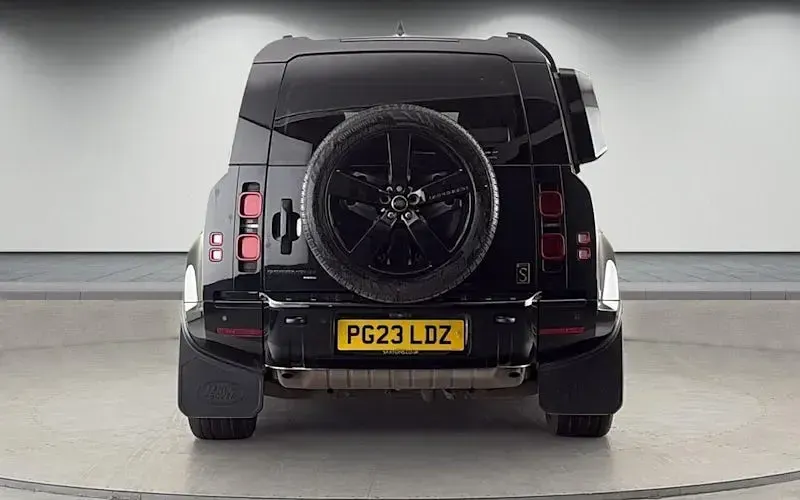 Used Land Rover Defender SE Dynamic 404 HP (297 kW) 2023 Santorini black SUV