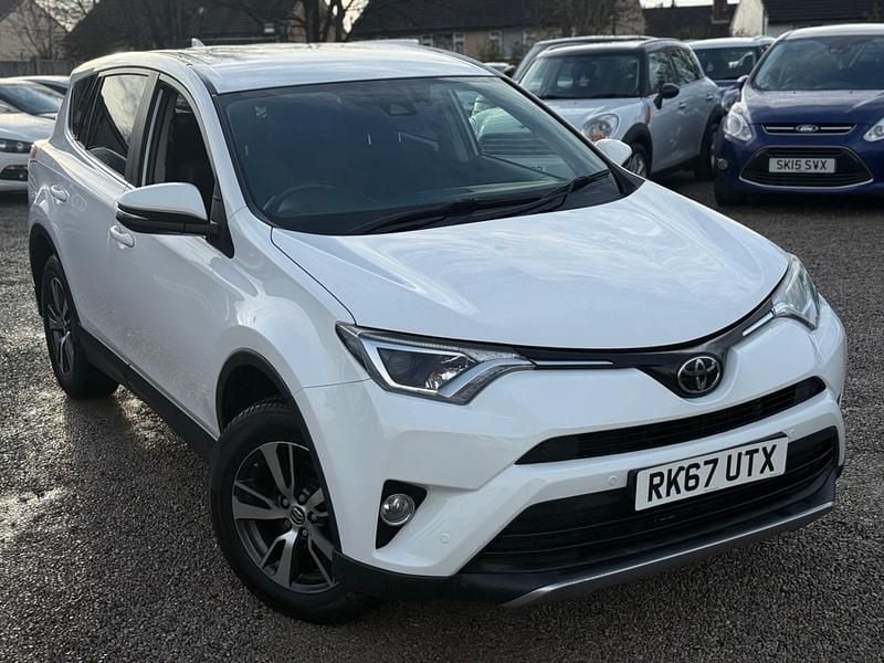 Used Toyota RAV4 Business Edition 143 HP (105 kW) 2017 White Estate