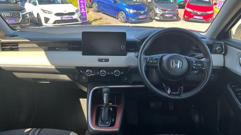 Used Honda HR-V Advance 131 HP (96 kW) 2024 Two tone  crystal black with silver roof SUV