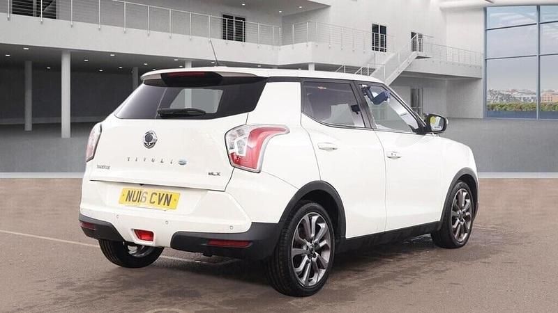 Used Ssangyong (KGM) Tivoli 115 HP (84 kW) 2016 White SUV