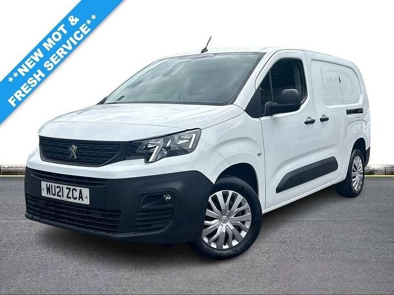 White Used 2021 Peugeot Partner MPV | £8,950 (Good price) - Image 1/3