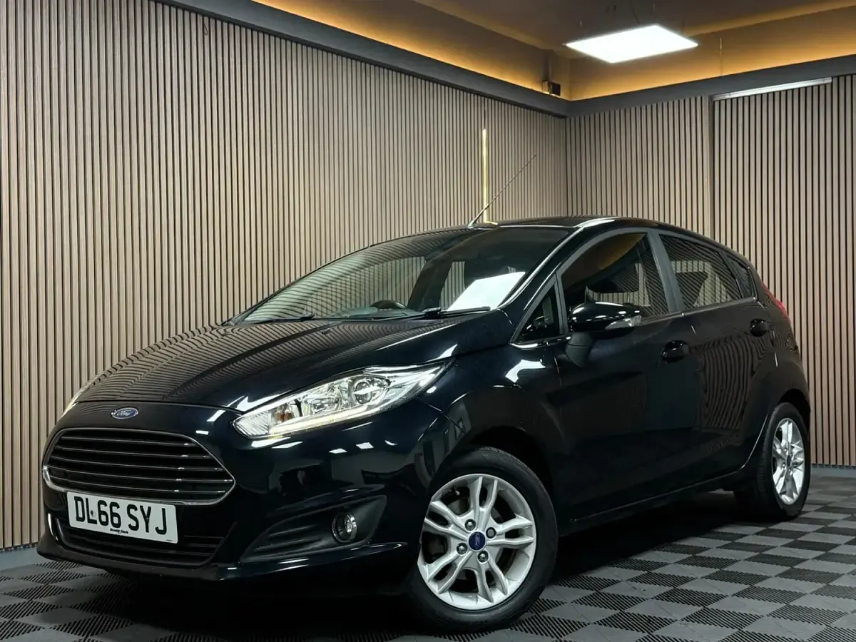 Used Ford Fiesta Zetec 82 HP (60 kW) 2016 Black Hatchback
