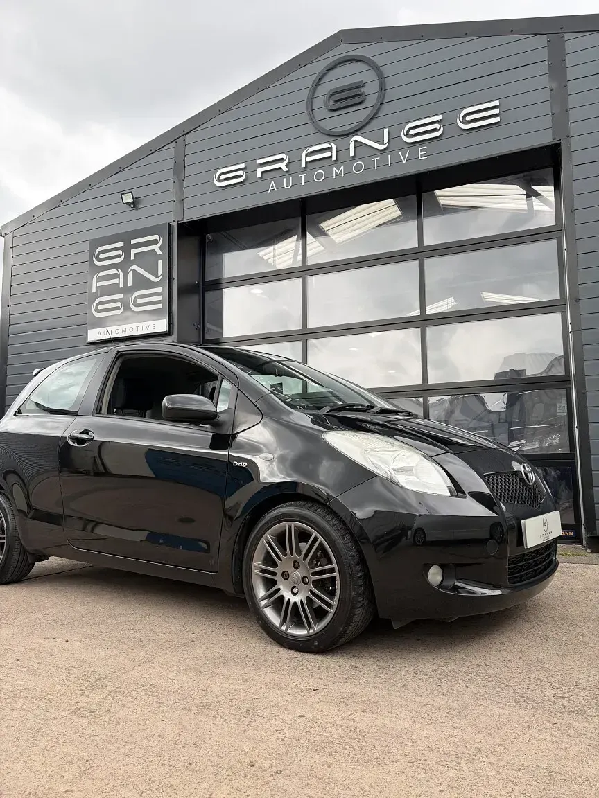 Used Toyota Yaris SR 90 HP (66 kW) 2008 Black Hatchback