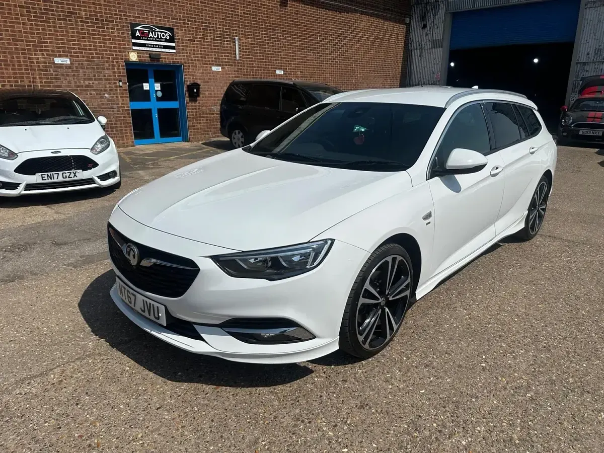Used Vauxhall Insignia SRi 2017 White Estate