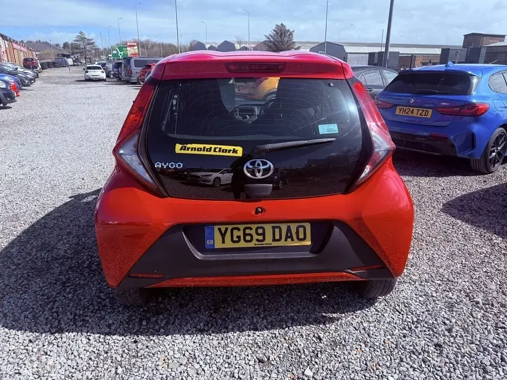 Used Toyota Aygo 72 HP (52 kW) 2019 Red Hatchback
