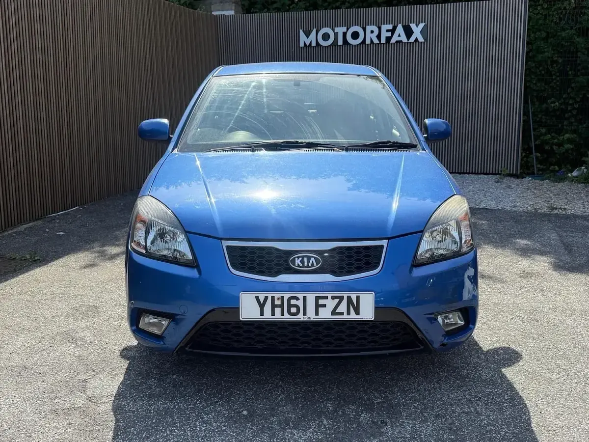 Used Kia Rio 95 HP (69 kW) 2011 Blue Hatchback