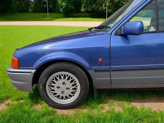 Used Ford Escort 105 HP (77 kW) 1990 Blue