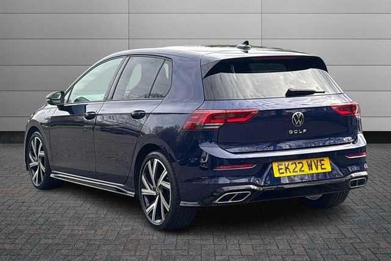 Second-hand VW Golf VIII R-line 150 CP (110 kW) 2022 Albastru Hatchback