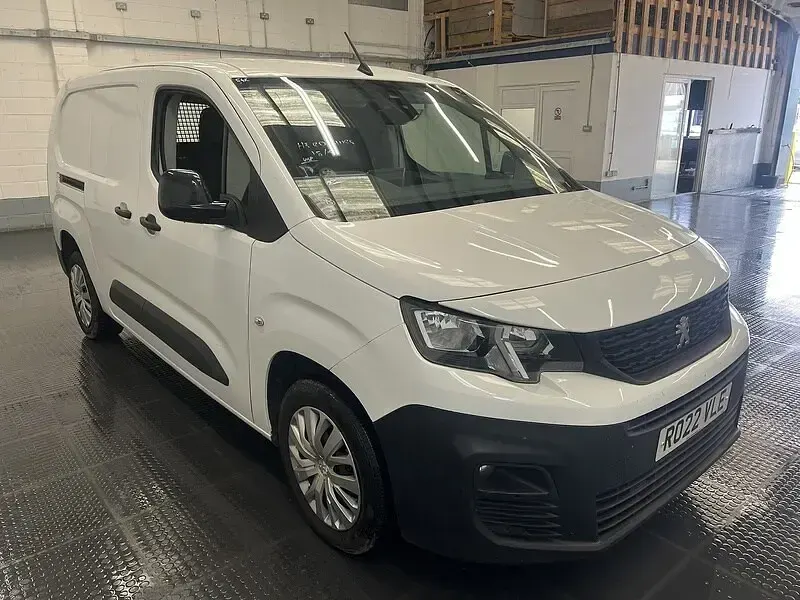 Used Peugeot Partner Premium 131 HP (96 kW) 2022 White MPV