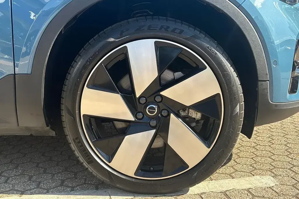 Used Volvo C40 Ultimate 77 kW (106 HP) 2023 SUV
