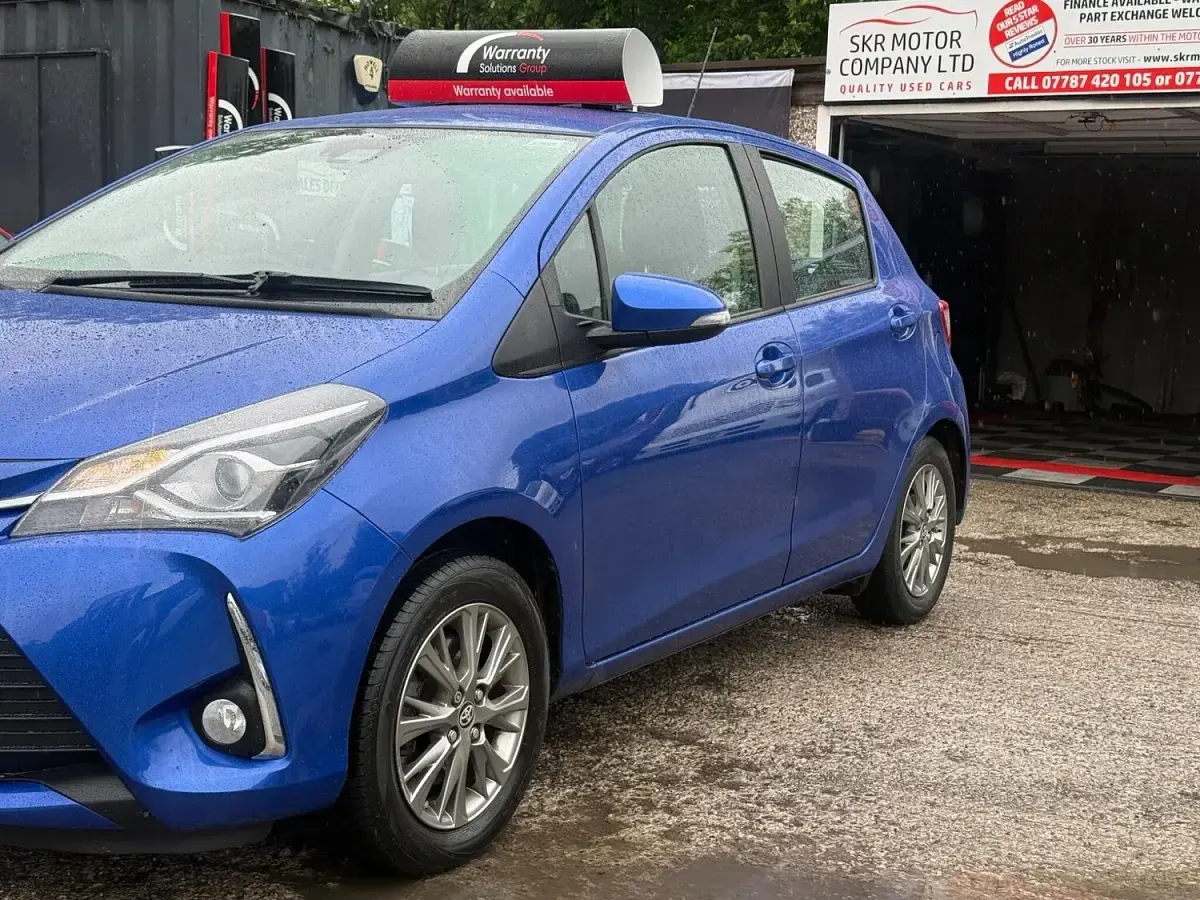 Used Toyota Yaris 2017 Blue Hatchback