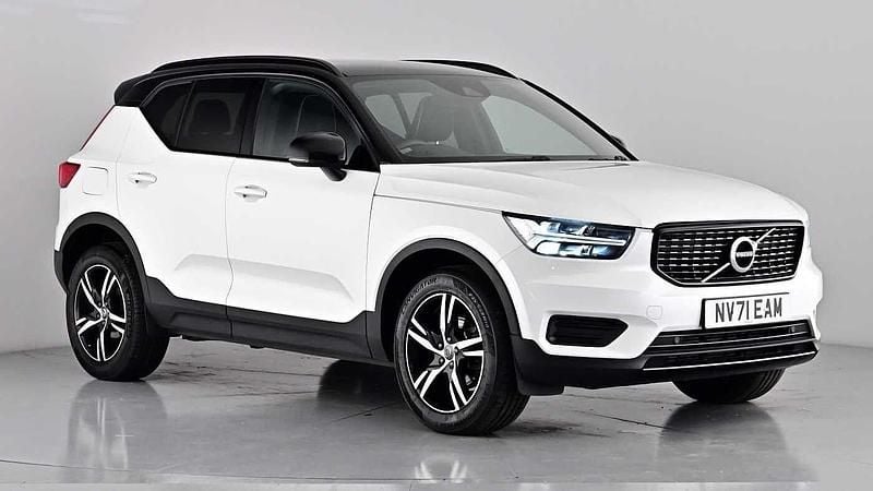 Crystal white Used 2021 Volvo XC40 R-Design SUV | £21,525 (Fair price) - Image 1/4